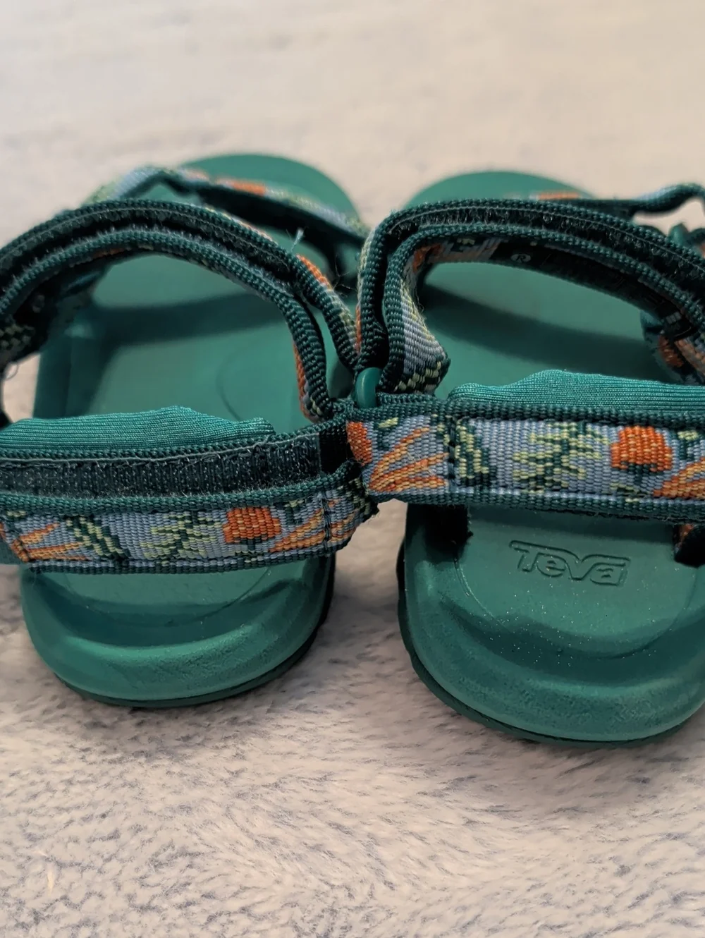 EUC Sz 9 Teva Hurricane XLT 2 Sandals Green Vegetable Veggies Fruit Garden